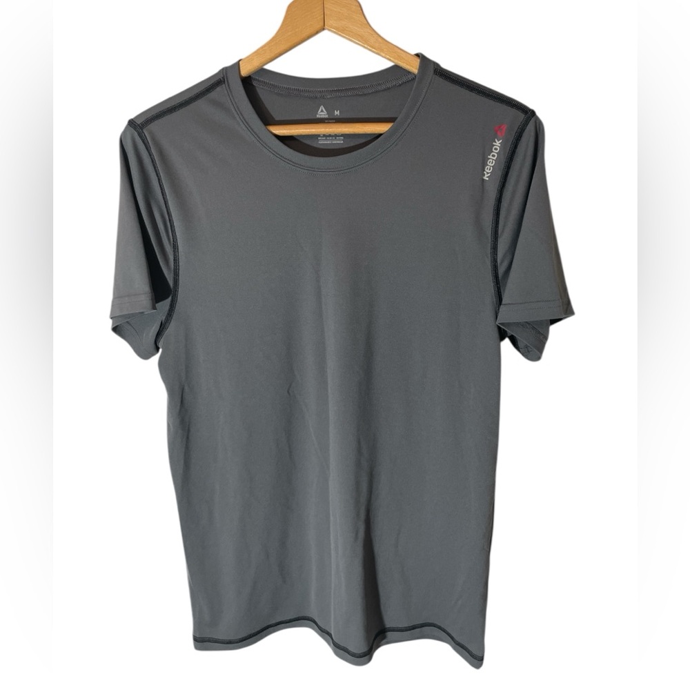 G6- Reebok Gray Short Sleeve Tee Lightweight Performance Mens Medium